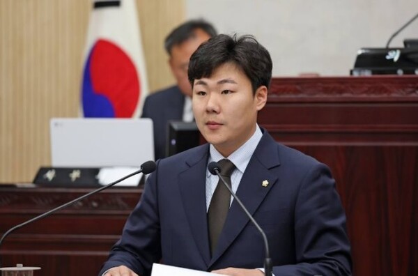 최승혁 의원(더불어민주당)이 대표 발의한 '안성시 아동·청소년 부모 빚 대물림 방지 지원에 관한 조례안'이 4월2일 안성시의회 제223회 임시회 본회의를 통과했다. (사진=안성시의회)