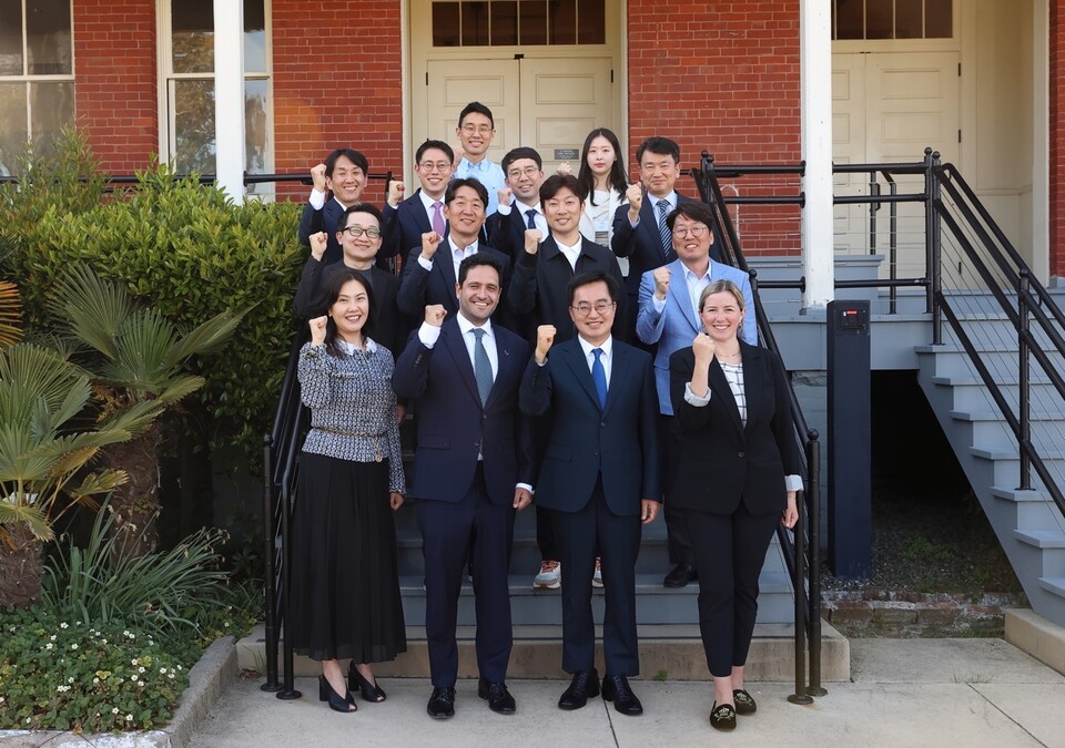 김동연 경기도지사가 도내 새싹기업(스타트업) 대표와 함께 미국 실리콘밸리 유니콘기업 비즈에이아이(Viz.ai)를 찾아 성공 경험을 공유하고, 협력방안을 논의했다. (사진=경기도)