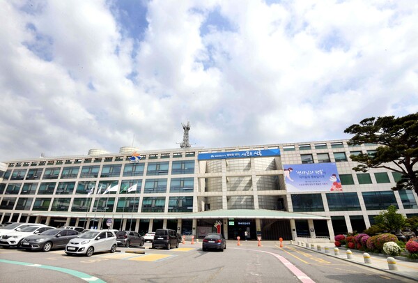 임병택 시흥시장이 김동연 경기도지사와 함께 미국 샌디에이고를 방문해 토드 글로리아 시장과 바이오클러스터 조성 협력 방안을 논의했다.(사진=시흥시)