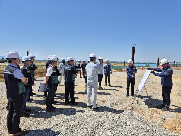 민간 합동 점검반이 제3매립장 현장에 대해 안점점검을 실시하고 있다.(사진=SL공사)