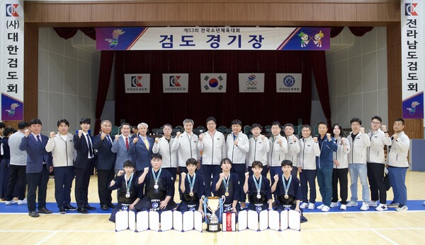 도성훈 인천시교육감은 지난 5월25일부터 28일까지 전라남도 일원에서 열리는 제53회 전국소년체육대회 현장을 찾아 인천선수단과 상황실 관계자들을 격려했다. (사진=인천시교육청)