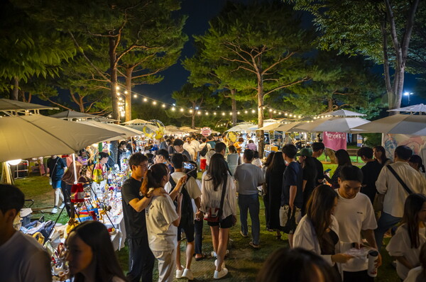 올해 야행은 크게 세 구역에서 진행된다. 화성행궁과 행궁광장을 중심으로 그 우측인 시립미술관과 행궁동행정복지센터 구역, 그리고 정조테마공연장과 공방거리 구역이다. (사진=수원시)
