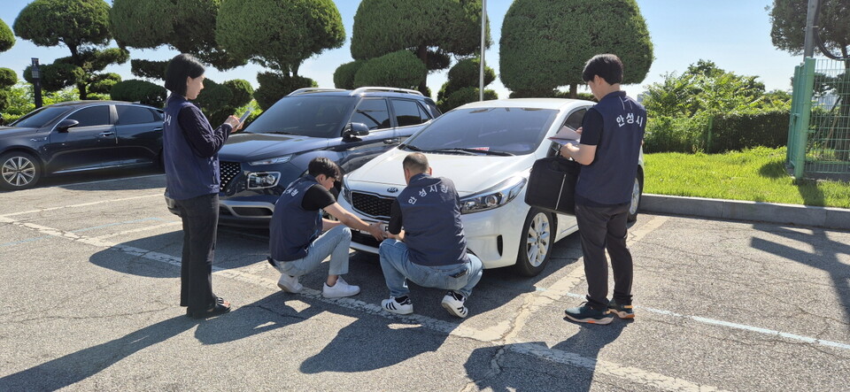 안성시는 2024년 상반기 지방세 체납액 특별정리 기간에 맞춰 자동차세 상습 체납 근절을 위해 지난 5월 7일부터 30일까지 읍·면 합동 체납차량 단속으로 472대를 적발했다. (사진=안성시)