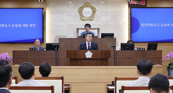 평택시의회는 6월4일 시의회 본회의장에서 정장선 평택시장 등 관계 공무원이 출석한 가운데 제246회 제1차 정례회를 개회하고 오는 21일까지 18일간의 의사일정에 돌입했다. (사진=평택시의회)