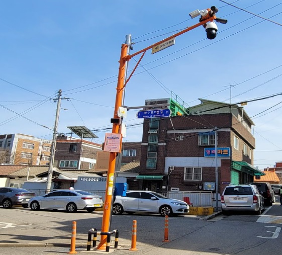 인천 동구는 지역 내 구민들의 생명과 재산을 보호하고자 운영 중인 저화소 폐쇄회로 텔레비전(CCTV)을 고화질 기기로 교체했다고 밝혔다. 인천시 동구 CCTV.(사진=인천 동구)