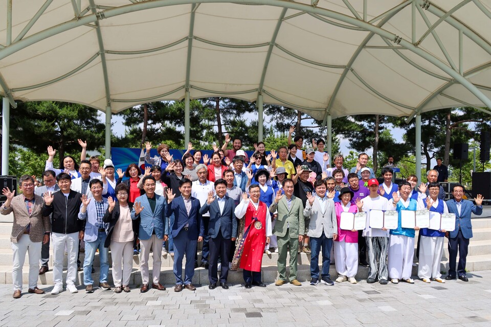 평택시의회(의장 유승영)는 6월8일 2024년 소사벌 단오제에 참석했다. (사진=평택시의회)