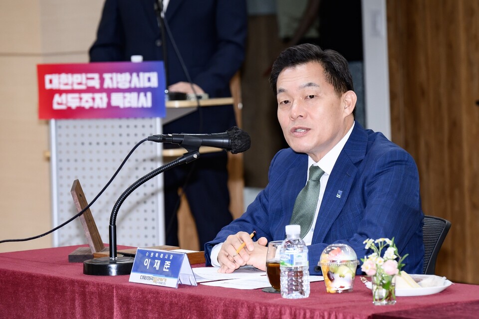 이재준 수원시장이 6월13일 열린 ‘대한민국특례시시장협의회 2024년 상반기 정기회의’에서 대표회장으로 추대됐다. 임기는 7월 1일부터 내년 6월까지다. (사진=수원시)