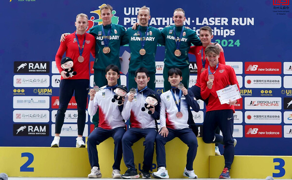 중국 정저우에서 15일 열린 근대5종 세계선수권대회 결승경기에서 김승진(인천시체육회) , 전웅태(광주시청)와 서창완(국군체육부대) 선수가 단체 은메달을 획득했다. (사진=인천시근대5종연맹)