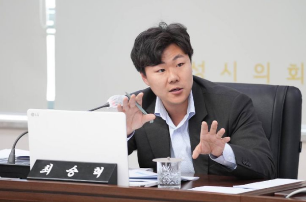 안성시의회 제224회 정례회 본회의에서 최승혁 의원(더불어민주당)이 대표 발의한 '안성시 반도체산업 청년 미취업자 취업 지원에 관한 조례안'이 6월18일 최종 가결됐다. (사진=안성시의회)