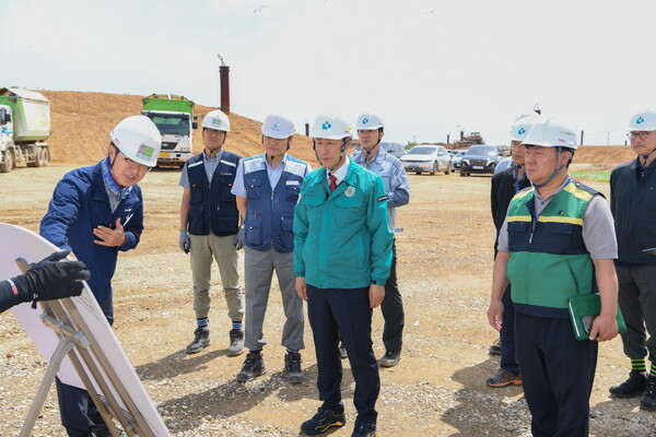 수도권매립지관리공사(SL공사)는 지난 17일 하절기 재난안전관리계획의 일환으로 여름철 풍수해 대비 기관장 현장 안전점검을 실시했다.(사진=SL공사)
