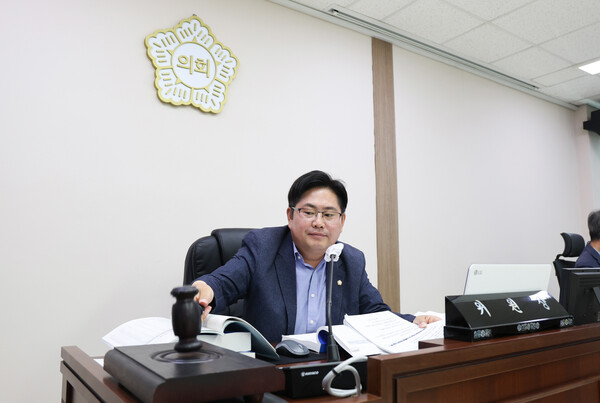 안성시의회 예산결산특별위원회는 제224회 제1차 정례회 기간 중 6월10일부터 17일까지 8일 동안 2023회계연도 일반 및 특별회계 세입세출 결산승인안 등에 대한 심사를 진행했다고 밝혔다. (사진=안성시의회)