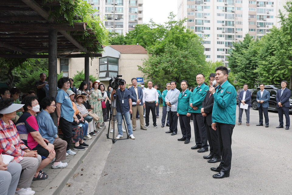인천 중구 연안동 비취맨션 3단지 승강기가 멈춘 지 16일 만에 다시 운행에 들어갔다. (사진=인천 중구)