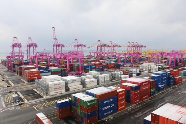 인천항만공사가 ‘인천 운수업 일자리 채움 지원사업’ 신청 지원요건을 대폭 완화지원금 수시 신청을 받는다. (사진=인천항만공사)