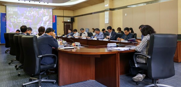 평택시의회 ‘메세나 연구회’는 6월24일 시의회 간담회장에서 특강 및 간담회를 개최했다. (사진=평택시의회)