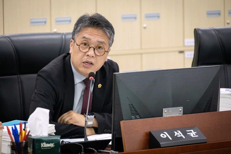 이석균(국민의힘, 남양주1) 경기도의원이 2023년 회계연도 보건복지위원회 소관 결산 심사에서 ‘AI말벗서비스’를 모범사례로 꼽았다. (사진=경기도의회)