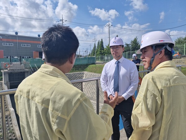 국회 모경종 의원(더불어민주당, 인천서구병)은 27일 여름철 장마 기간을 앞두고 호우 피해가 우려되는 신도시 공사 현장과 상습 침수 구역, 빗물펌프장을 현장 점검했다.(사진=모경종 의원실)