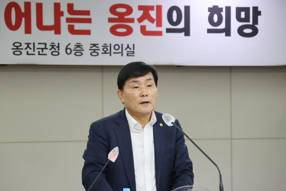 문경복 옹진군수가 취임 2주년 기자회견을 하고 있다.(사진=인천 옹진군)