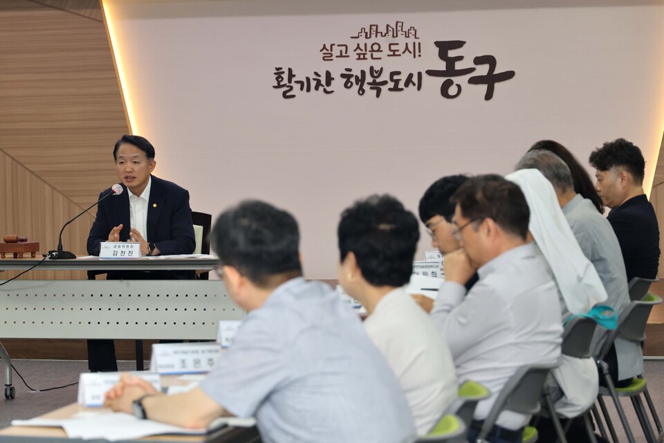 김찬진 인천 동구청장이 동구 지역사회보장대표협의체회의에서 인삿말을 하고 있다.(사진=인천 동구)