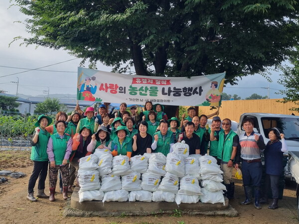  포천 가산면 남녀새마을지도자회는 지난 7월19일 더불어 사는 가산면 만들기의 일환으로 '2024년 사랑의 옥수수 나눔 행사'를 진행했다. (사진=포천시)