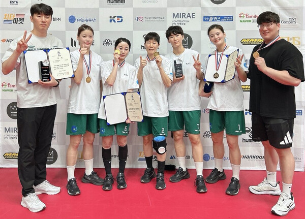 인천시체육회 세팍타크로팀이 '2024 시도대항대회' 여자일반부 레구종목에서 우승 세레모니를 하고 있다.(사진=인천시체육회)