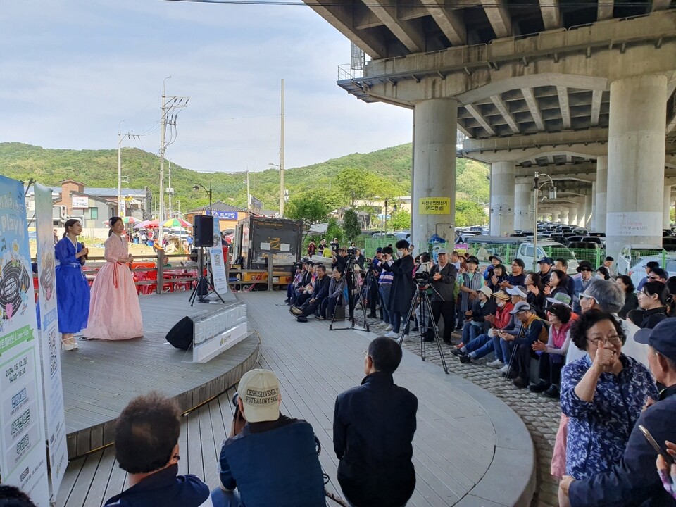 거리공연 '남동플레이리스트'가 관객들에게 큰 호응을 받고 있다. (사진=인천 남동문화재단)