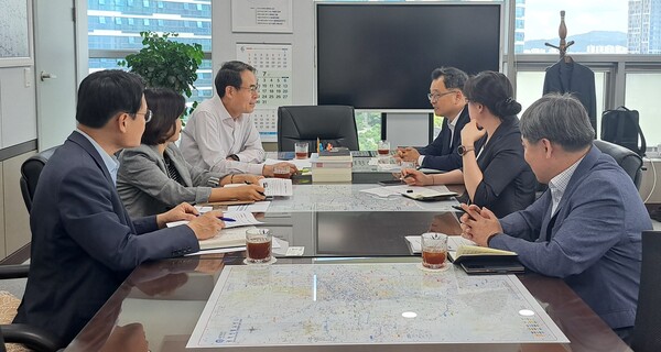 경기교통공사 민경선 사장은 31일, 세종특별자치시에 위치한 국토교통부 대도시권광역교통위원회를 방문해 다양한 경기도 교통 현안에 대해 논의했다.(사진=경기교통공사)
