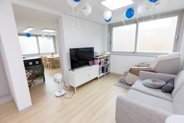 수원시의 700번째 새빛하우스는 장안구 조원동에 있는 32년 된 지하1층·지상3층 단독주택이다. 새빛하우스 사업으로 수리를 마친 주택. (사진=수원시)