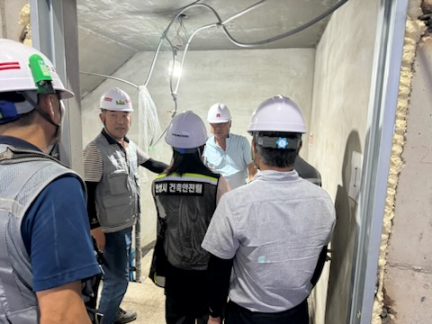 안성시 지역건축안전센터는 지난 6월27일부터 7월30일까지 여름철 폭염대비 건축공사장 특별 안전점검을 실시했다고 밝혔다. (사진=안성시)
