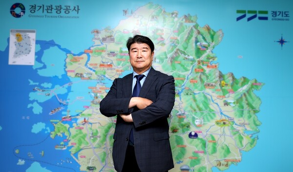 조원용 경기관광공사 사장이 본지와의 인터뷰를 앞두고 포즈를 취하고 있다. 조 사장은 "접경지역 관광 발전을 위해 평화분위기 조성이 절대적으로 필요하다"고 강조했다. (사진=김인창 기자)