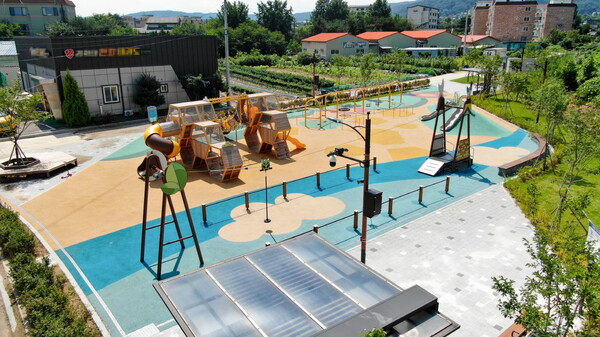 포천시의 아동 맞춤형 복지정책의 일환으로 어린이 놀이터를 조성하고 있다. (사진=포천시)