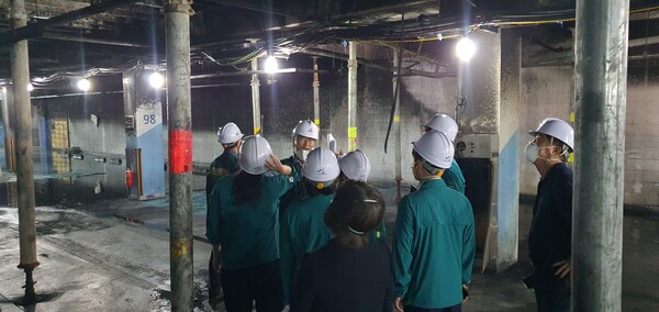 서구의회 환경경제안전위원회는 지난 13일 청라 공동주택 전기차 화재 사고 현장과 이재민 대피소를 방문, 피해 복구 상황 점검와 전기차 화재 예방 정책을 논의했다.(사진=서구의회)
