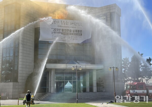 인천시는 16일 유정복 인천시장을 비롯 민·관·군·경·소방 지역 안보 책임자들이 을지훈련을 대비해 시청 재난안전상황실에서 ‘3분기 인천시 통합방위협의회’를 가졌다. 사진은 재작년 을지훈련 모습. (사진=일간경기 DB)