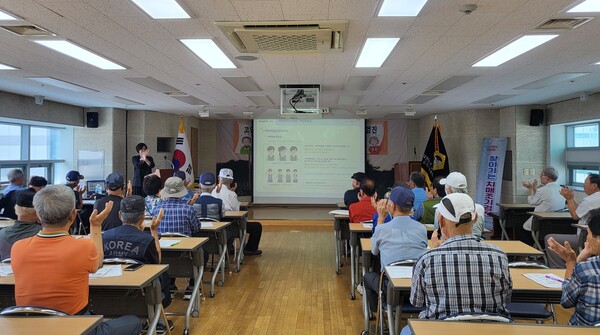 평택시는 지난 8월13일부터 이틀간 대한민국 고엽제 전우회 평택지회를 방문해 찾아가는 치매 예방 교육 및 치매 조기검진을 했다고 밝혔다. (사진=평택시)