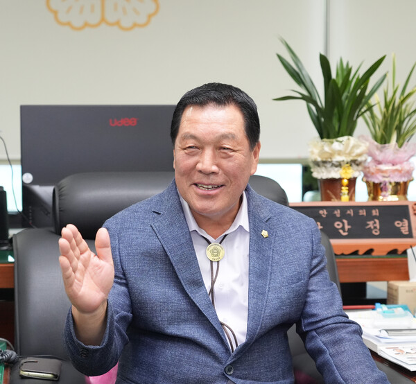 안성열 제8대 안성시의회 후반기 의장은  "여러모로 막중한 책임감을 느낀다"며 "무겁게 느껴지는 책임감만큼 기대에 부응할 수 있도록 최선을 다할 것이라 약속드린다"고 말했다. (사진=안성시의회)