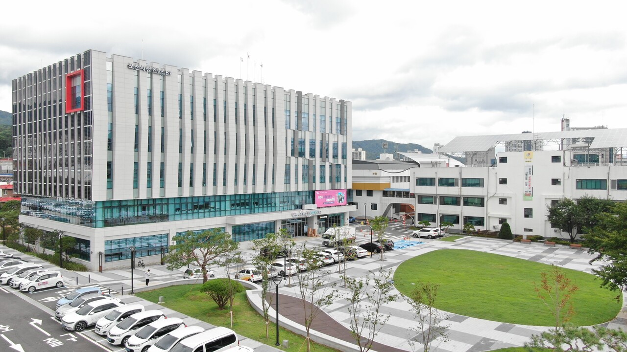 포천시는 8월 포천시 청사 증축 공사를 통해 새롭게 조성된 시민광장을 시민에게 전면 개방했다.(사진=포천시)