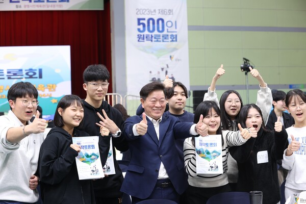 광명시는 9월28일 광명시민체육관에서 ‘제7회 광명시민 500인 원탁토론회’를 개최한다. 사진은 지난해 10월 열린 제6회 원탁토론회. (사진=광명시)