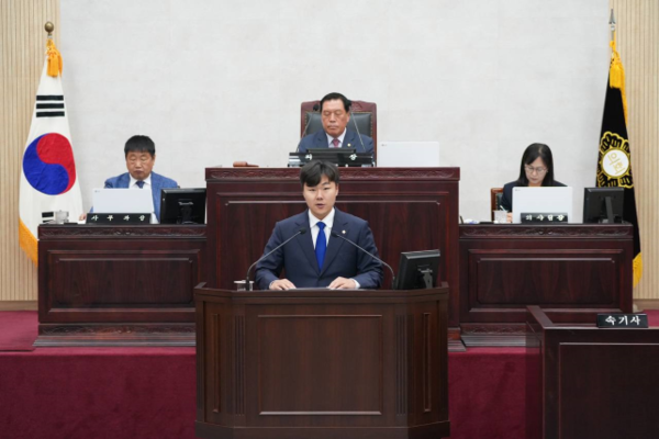 8월27일 안성시의회 제225회 임시회 본회의에서 최승혁 의원(더불어민주당)이 대표 발의한 「안성시(경기도) 한경국립대학교 공공의과대학 설치 촉구 건의안」이 최종 가결되었다. (사진=안성시의회)