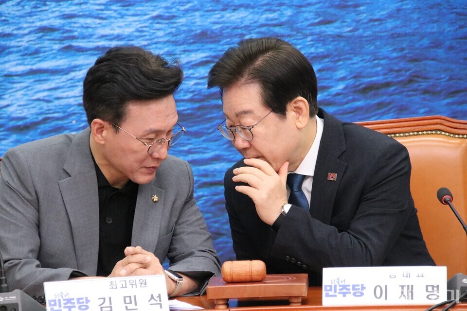 김민석 민주당 최고위원은 8월28일 국회에서 열린 최고위원회의에서 “한동훈 대표와 윤석열 대통령의 선후배 검사 감정싸움은 이 정권이 끝나고 하고 민생과 국민 건강을 최우선하라”고 촉구했다. (사진=조태근 기자)