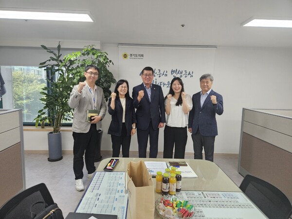 유종상 도의원은 지난27일 경기도의회 광명상담소에서 경기환경에너지진흥원 관계자와 ‘기후행동 기회소득’ 사업 업무추진 현황을 보고 받고 다양한 계층의 이용을 위한 제도적 보완의 필요성을 강조했다. (사진=경기도의회)