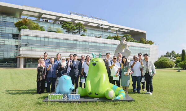 수도권매립지관리공사는 3일 한-말레이시아 제2차 기후 변화 대화 참석을 위해 방한한 말레이시아 정부대표단과 온실가스 감축 등에 대해 양국 협력 강화를 논의했다.(사진=SL공사)
