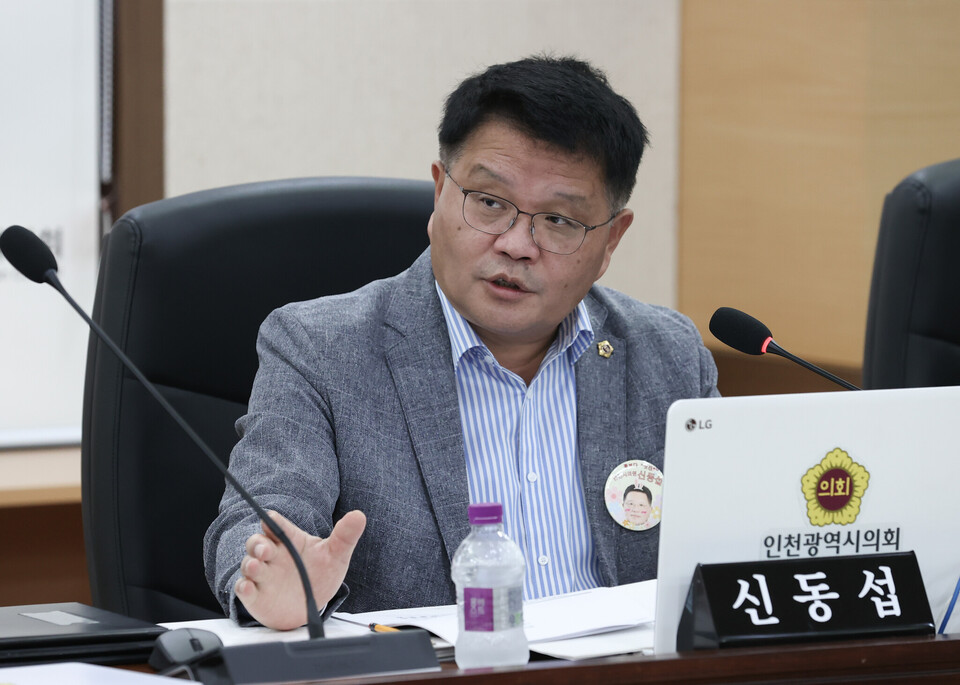 인천 70대 이상 고령운전자 운행 차량에 안전운전 보조장치 설치 때 재정지원을 받을 수 있는 근거가 마련됐다. (사진=인천시의회)