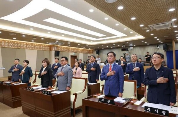 평택시의회는 9월9일 시의회 본회의장에서 제251회 임시회 제1차 본회의를 열어 제9대 평택시의회 후반기 상임위원회 위원 선임과 각 상임위원회 위원장을 선출하며 9월12일까지 의사일정에 돌입했다. (사진=평택시의회)