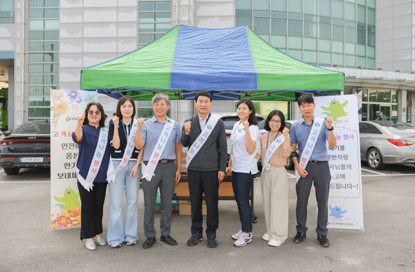 수도권매립지관리공사(공사)는 10일 추석 명절을 맞아 폐기물 운반 기사들을 대상으로 ‘추석맞이 나눔 행사’를 실시했다.(사진=SL공사)
