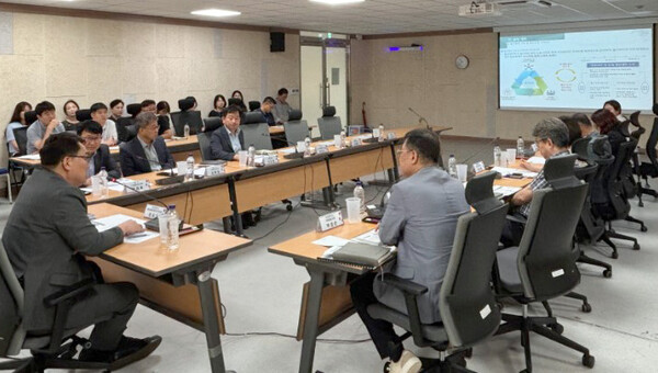 인천시가 12일 ‘행정체제 개편 자치구 조직진단 및 설계 연구용역’ 착수보고회를 개최하고 행정체제 개편에 따라 2026년 7월 새로 출범하게 될 자치구의 조직과 공무원 정원 규모 등에 대한 설계를 시작했다.(사진=인천시)