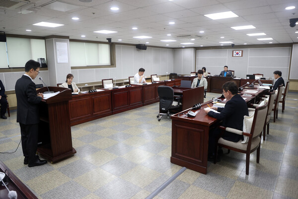 수원시의회가 수원컨벤션센터 이사장 임용후보자에 대한 인사청문회를 열어 역량과 비전 등을 점검했다. (사진=수원시의회)