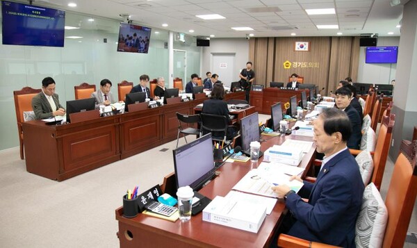경기도의회 문화체육관광위원회는 9월19일 제377회 임시회 제3차 회의를 열어 도에서 제출한 ‘K-컬처밸리 토지매각 반환금’ 1523억7500만원을 포함한 추경예산안을 의결해 예산결산특별위원회로 넘겼다. (사진=경기도의회)