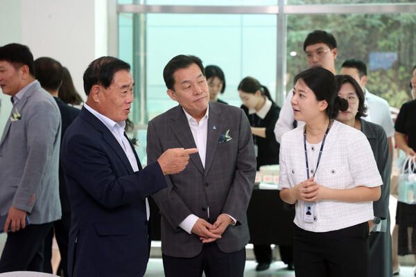 수원시의회가 9월19일 수원 영통청소년청년센터에서 열린 청소년·청년 공유공간 ‘청청스퀘어’ 개소식에 참석했다. (사진=수원시의회)