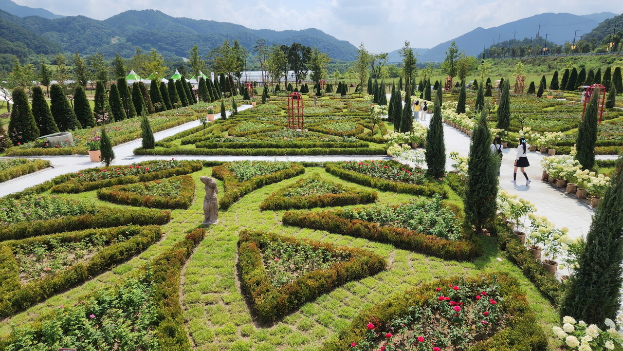 한탄강 가든 페스타 내 유럽풍 정원을 조성하여 관광객들의 이목을 끌고 있다. (사진=포천시)