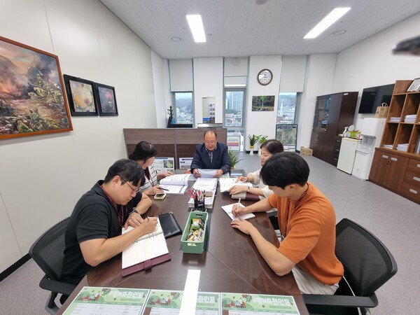 9월20일 김남현 포천시 인구성장국 국장 주재하에 회의가 진행되고 있다. (사진=김순철 기자)