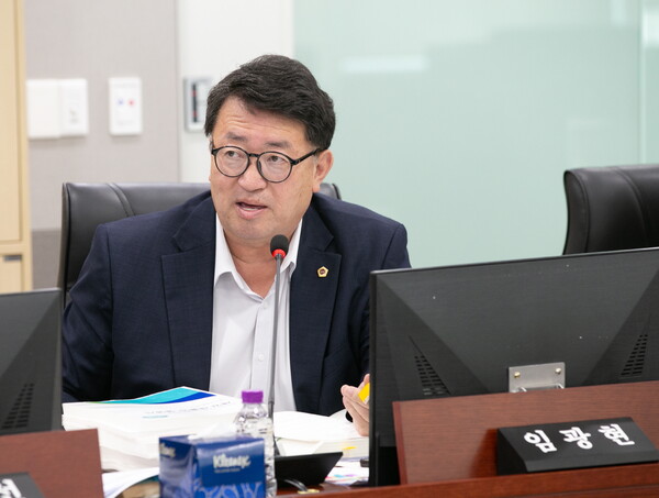 임광현(국민의힘, 가평) 의원은 지난 9월19일 열린 도청 예산결산특별위원회 2024년도 제1회 추가경정예산안 심사에서 경기도광고홍보제 사업 및 BSS 설치 지원사업 전액 삭감요청에 대해 사전 사업계획에 대한 면밀한 검토가 부실했다고 질타했다. (사진=경기도의회)